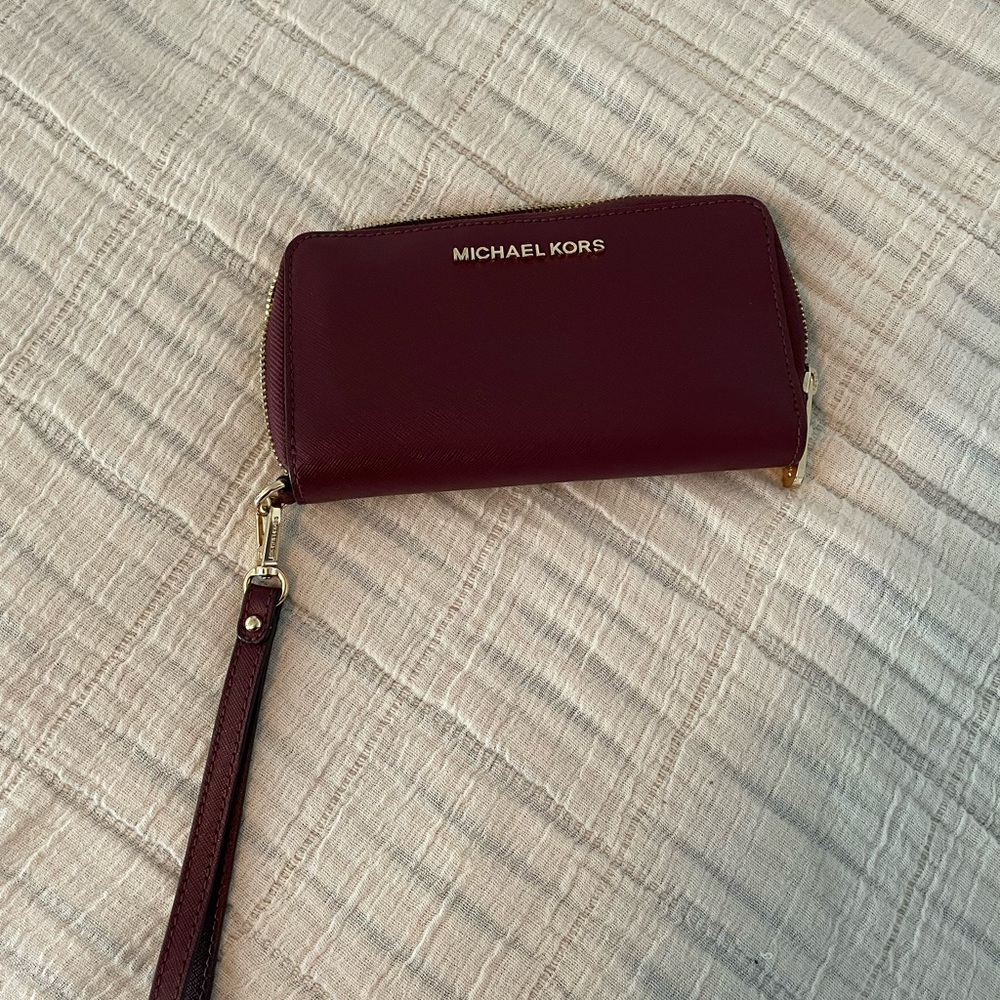 Michael Kors Wristlet. Great condition.
